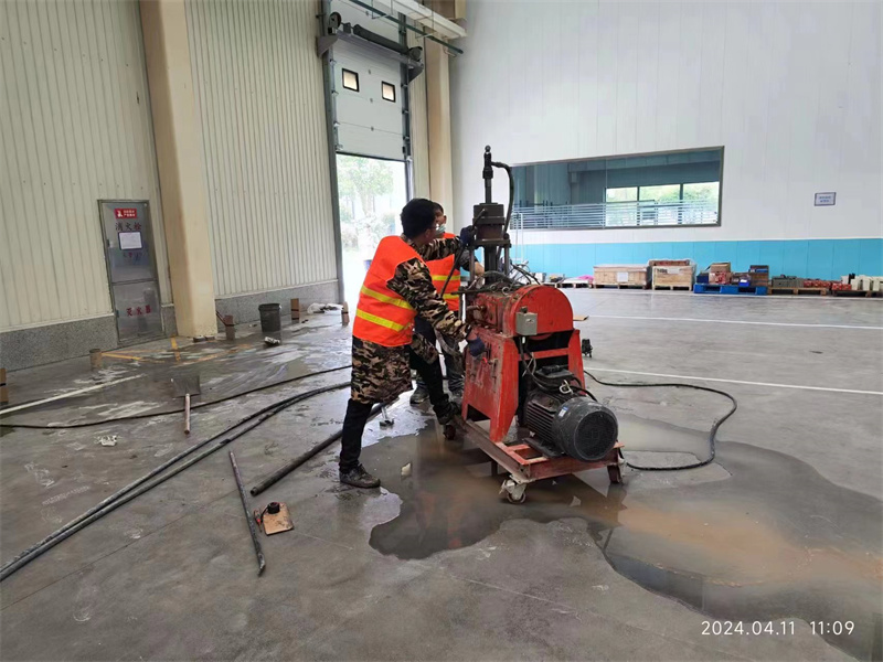 冷水滩厂房地面下沉塌陷注浆加固施工